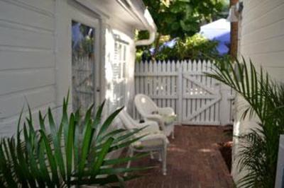 фото отеля Speakeasy Inn Key West