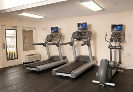 фото отеля Fairfield Inn Marriott Cross Creek Mall