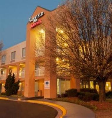 фото отеля Fairfield Inn Marriott Cross Creek Mall