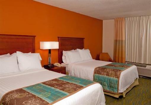 фото отеля Fairfield Inn Marriott Cross Creek Mall