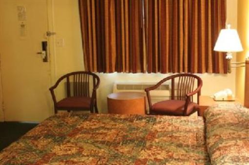 фото отеля University Inn & Suites Tallahassee