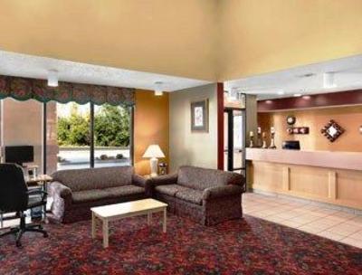 фото отеля Super 8 St. Joseph MO