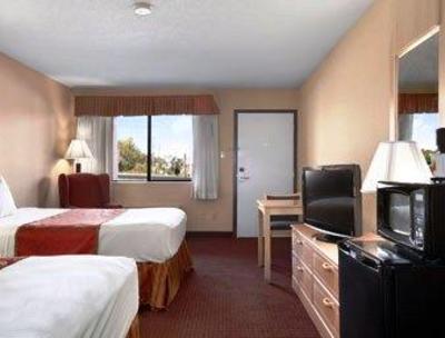 фото отеля Super 8 St. Joseph MO
