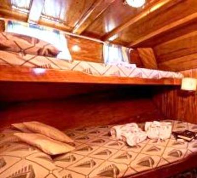 фото отеля Plaghia Boat and Breakfast