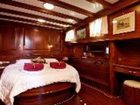 фото отеля Plaghia Boat and Breakfast