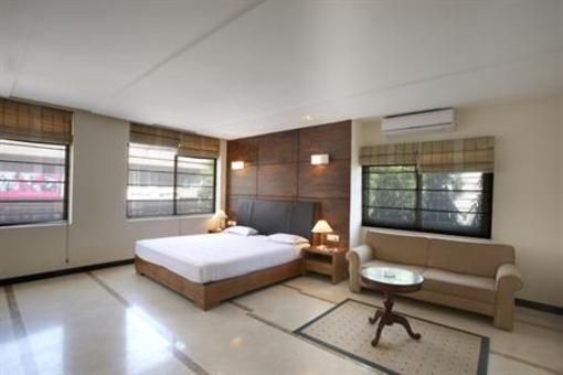 фото отеля Curzon Suites