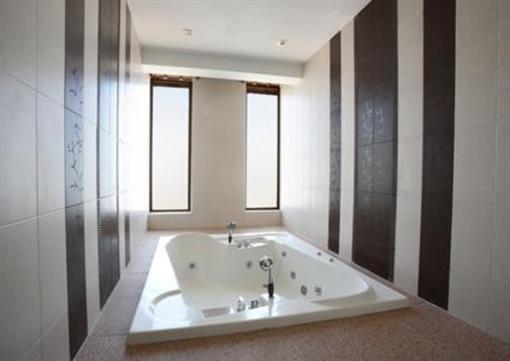 фото отеля Curzon Suites