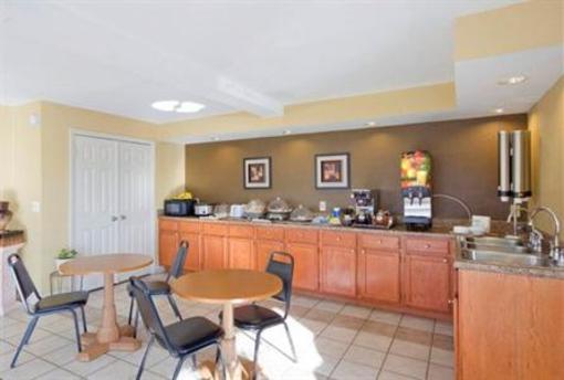 фото отеля Americas Best Value Inn - Tulsa Airport