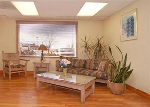 фото отеля Econo Lodge West