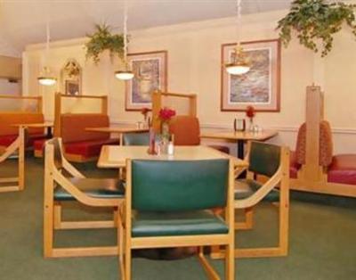 фото отеля Econo Lodge West