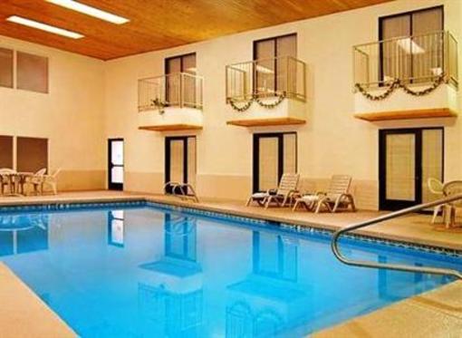 фото отеля Econo Lodge West