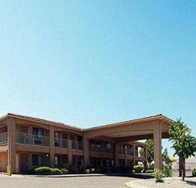 фото отеля Econo Lodge West