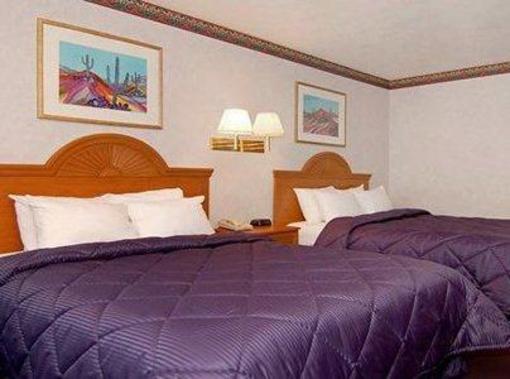 фото отеля Econo Lodge West