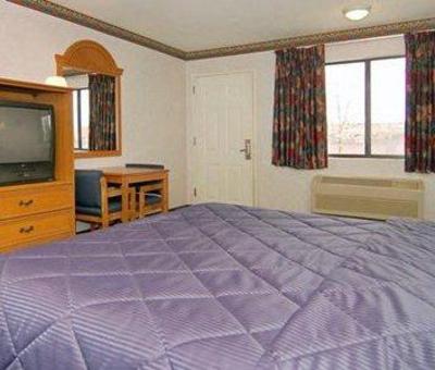 фото отеля Econo Lodge West