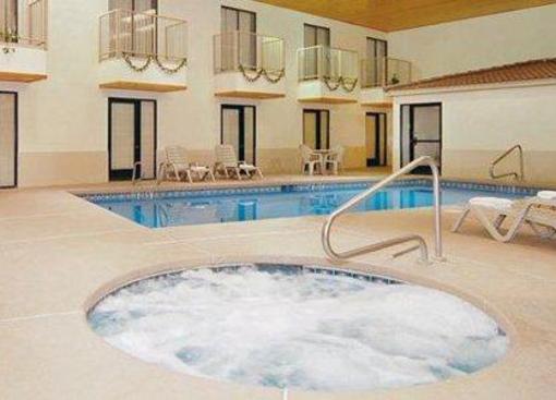 фото отеля Econo Lodge West