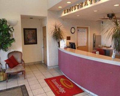 фото отеля Econo Lodge West