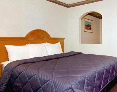 фото отеля Econo Lodge West