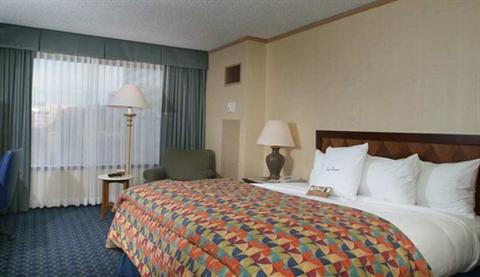 фото отеля Doubletree Hotel Tulsa-Warren Place