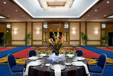 фото отеля Doubletree Hotel Tulsa-Warren Place