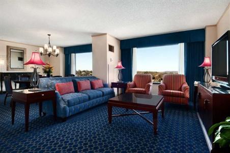 фото отеля Doubletree Hotel Tulsa-Warren Place