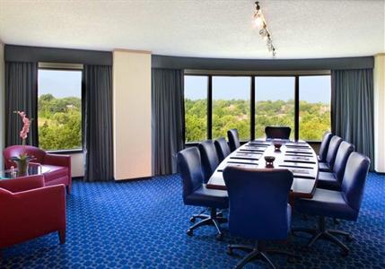 фото отеля Doubletree Hotel Tulsa-Warren Place