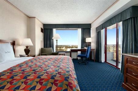 фото отеля Doubletree Hotel Tulsa-Warren Place