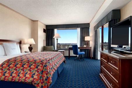 фото отеля Doubletree Hotel Tulsa-Warren Place
