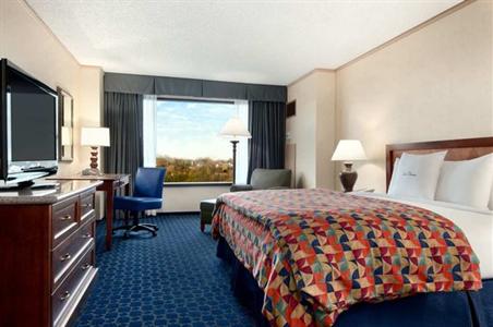 фото отеля Doubletree Hotel Tulsa-Warren Place