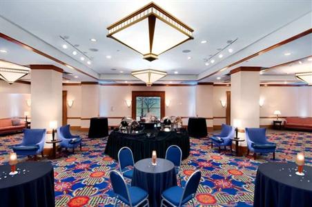 фото отеля Doubletree Hotel Tulsa-Warren Place