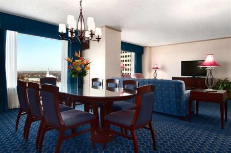 фото отеля Doubletree Hotel Tulsa-Warren Place