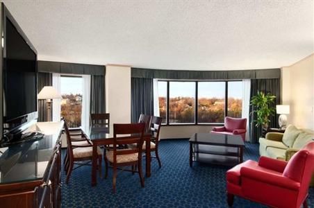фото отеля Doubletree Hotel Tulsa-Warren Place
