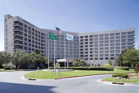 фото отеля Doubletree Hotel Tulsa-Warren Place