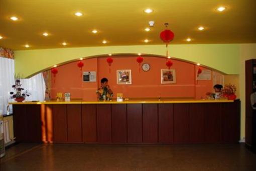фото отеля Home Inn Dalian Fujiazhuang Haibin Park