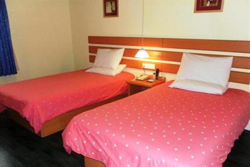 фото отеля Home Inn Yangzhou Wenchangge Huanggong Plaza