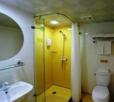 фото отеля Home Inn Yangzhou Wenchangge Huanggong Plaza