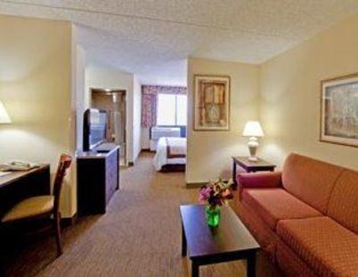 фото отеля Hawthorn Suites by Wyndham Midwest City Tinker/Air Base