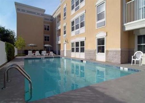 фото отеля Comfort Suites Isle Of Palms Connector Mount Pleasant (South Carolina)