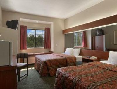 фото отеля Days Inn Kansas Speedway