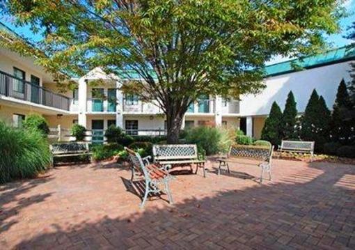 фото отеля Quality Inn & Suites Hanes Mall