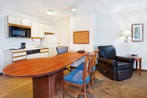 фото отеля Candlewood Suites Huntersville