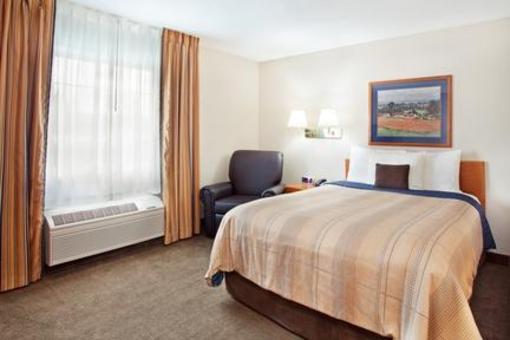 фото отеля Candlewood Suites Huntersville