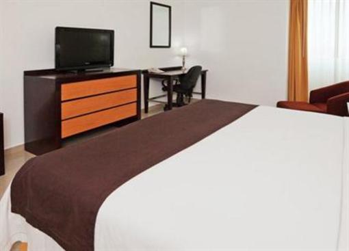 фото отеля Holiday Inn Express Paraiso Dos Bocas