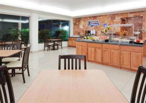 фото отеля Holiday Inn Express Paraiso Dos Bocas