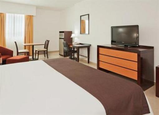 фото отеля Holiday Inn Express Paraiso Dos Bocas