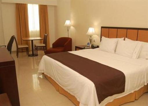 фото отеля Holiday Inn Express Paraiso Dos Bocas