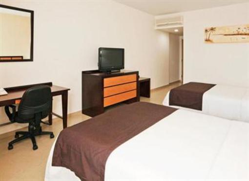 фото отеля Holiday Inn Express Paraiso Dos Bocas