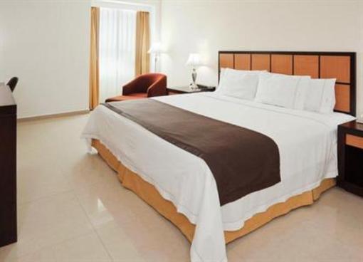 фото отеля Holiday Inn Express Paraiso Dos Bocas