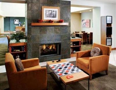 фото отеля Hampton Inn & Suites St. Louis at Forest Park