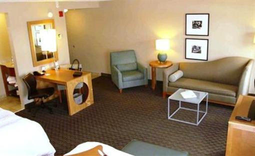 фото отеля Hampton Inn & Suites St. Louis at Forest Park