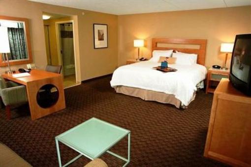 фото отеля Hampton Inn & Suites St. Louis at Forest Park